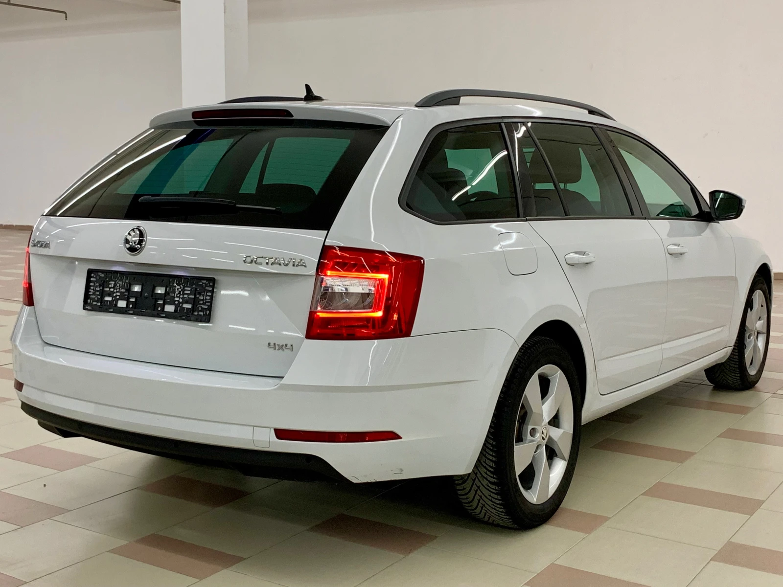 Skoda Octavia 2.0TDI 4x4 DSG 184кс. /DISTRONIC/PODGREV/ - изображение 2