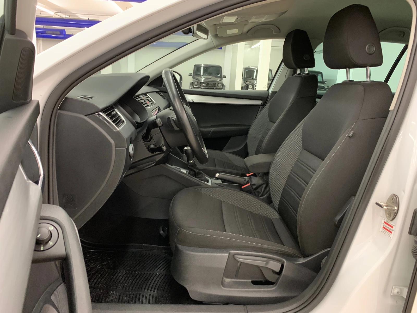 Skoda Octavia 2.0TDI 4x4 DSG 184кс. /DISTRONIC/PODGREV/ - изображение 9