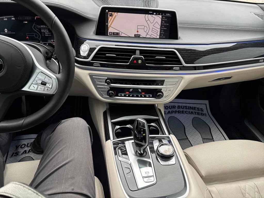 BMW 750 * 750i xDrive * CARFAX * БЕЗ ПЪРВОНАЧАЛНА ВНОСКА - изображение 9