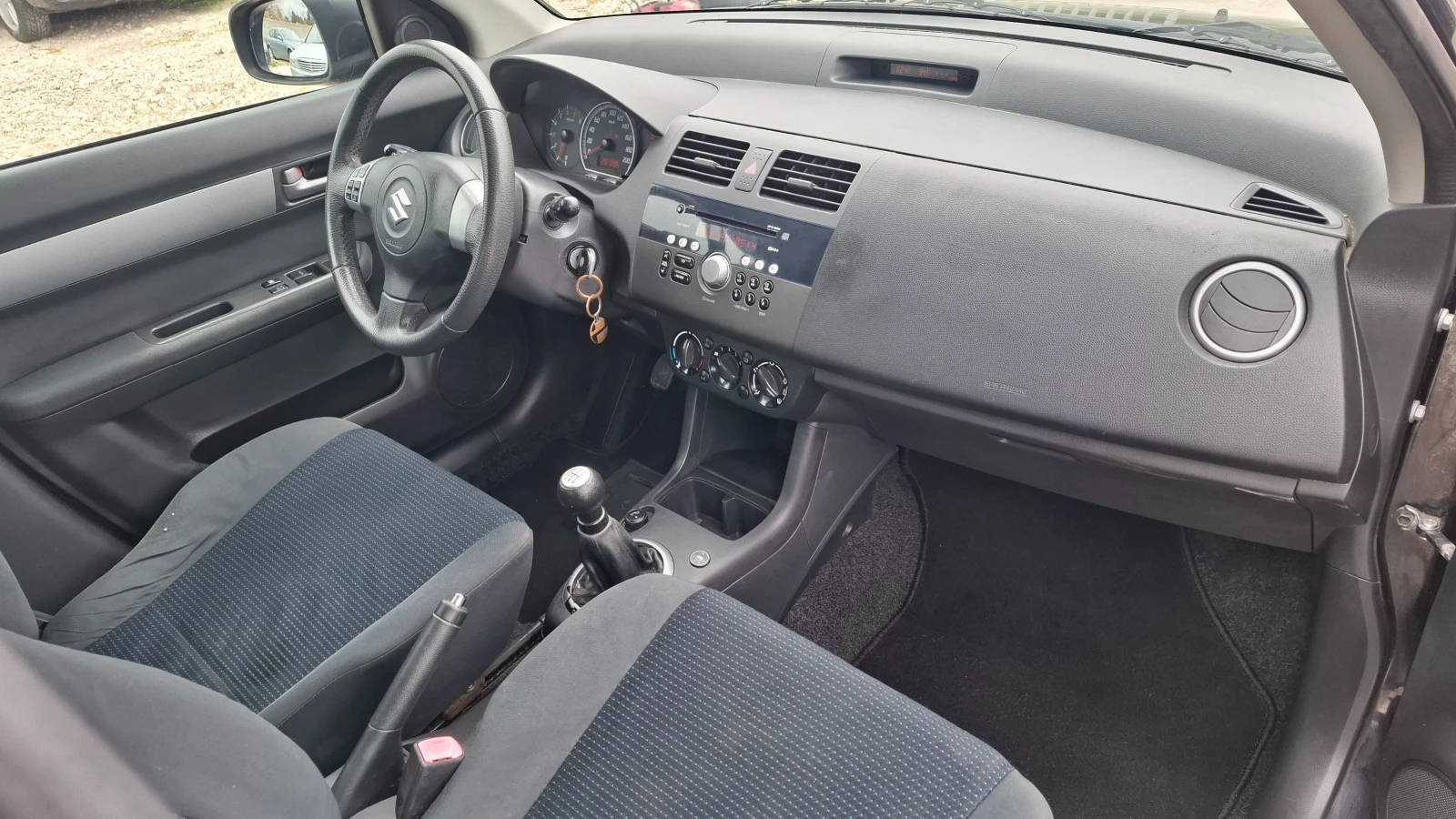 Suzuki Swift 1.3/Газ/2010 год, снимка 8 - Автомобили и джипове - 53915876