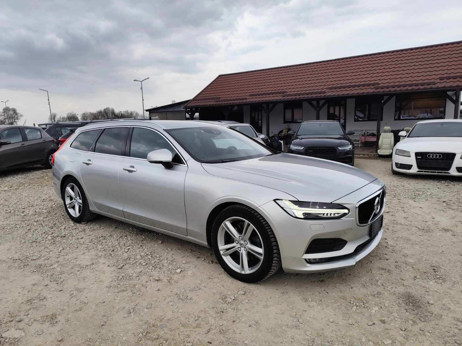 Volvo V90 2.0 дизел Италия, снимка 3 - Автомобили и джипове - 53974768