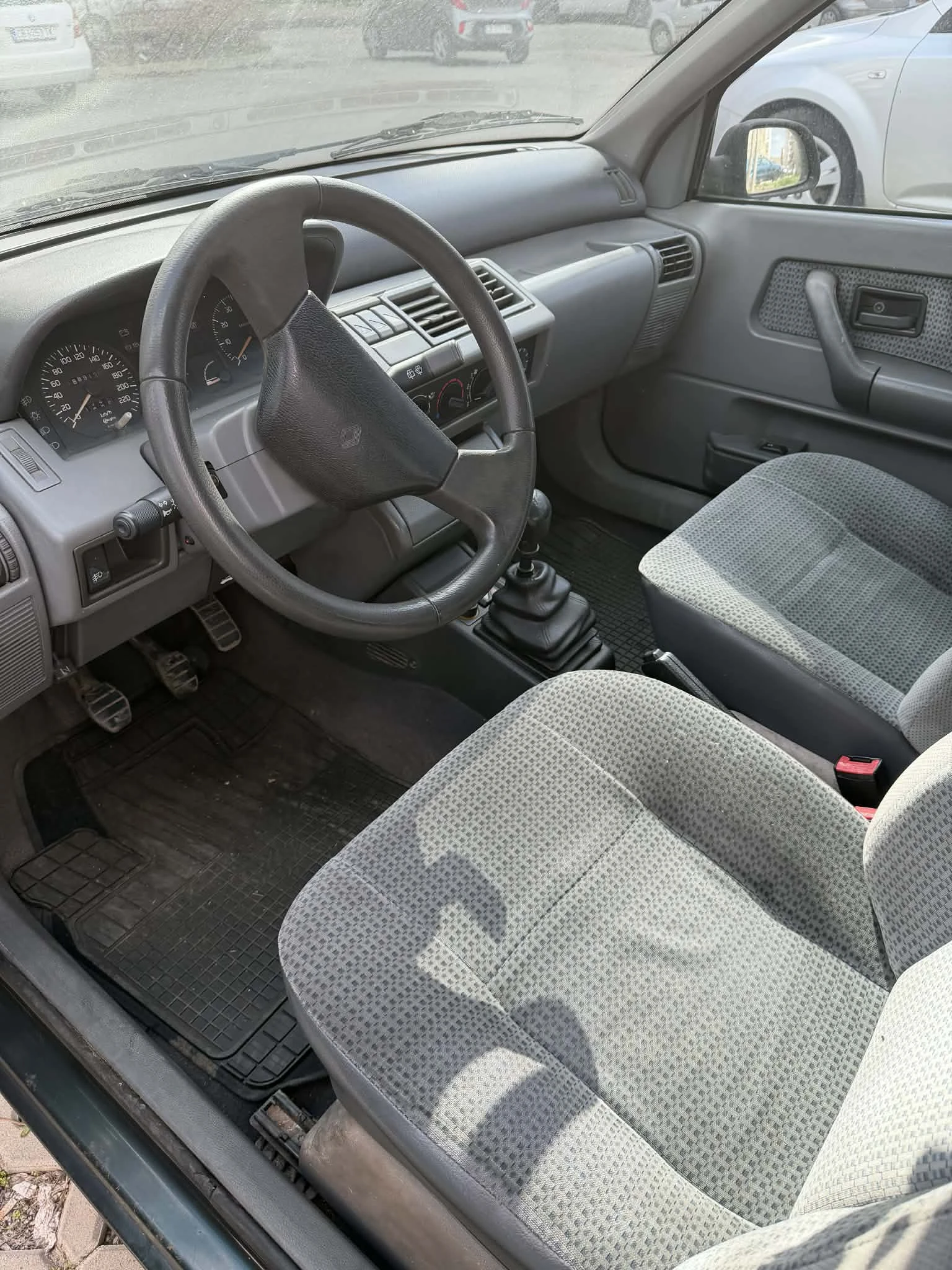 Renault Clio, снимка 8 - Автомобили и джипове - 54127366