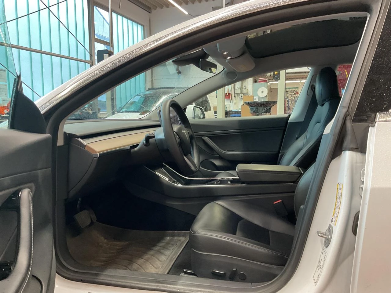 Tesla Model 3, снимка 9 - Автомобили и джипове - 54427408