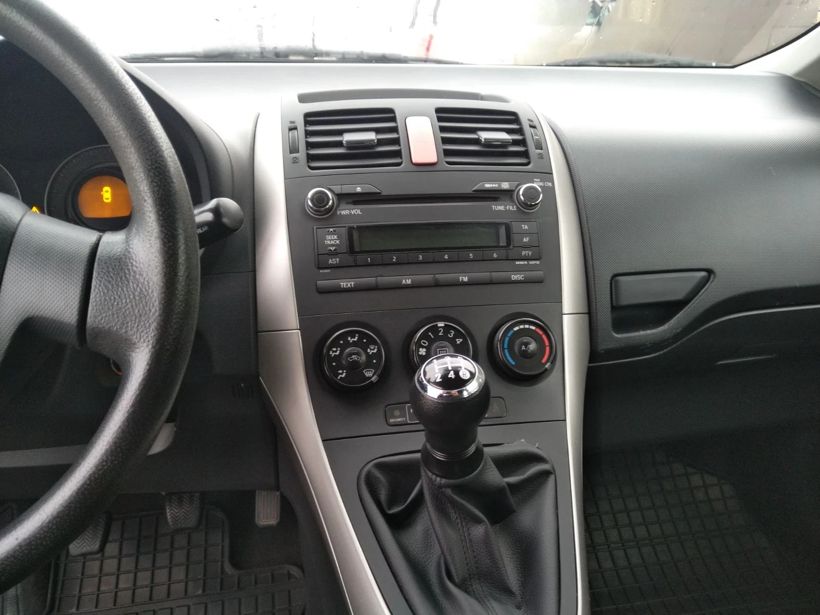 Toyota Auris, снимка 11 - Автомобили и джипове - 54730980