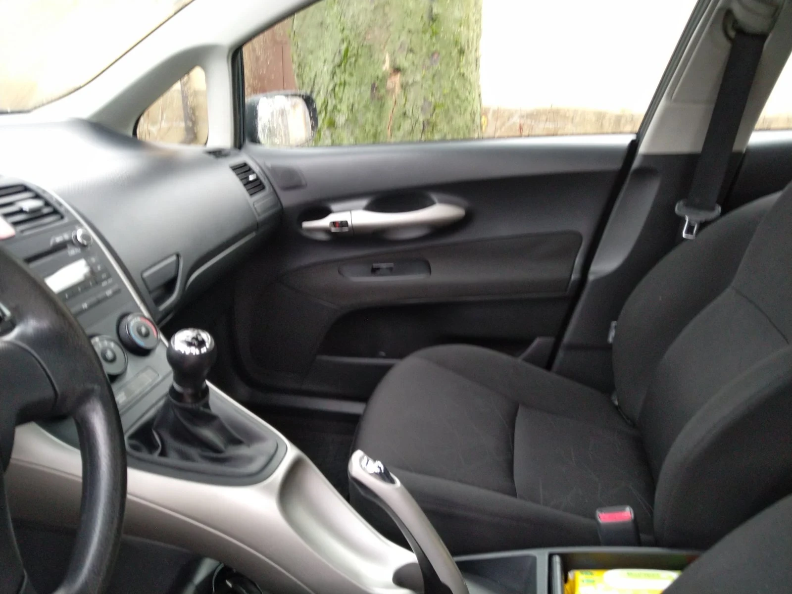 Toyota Auris, снимка 15 - Автомобили и джипове - 54730980