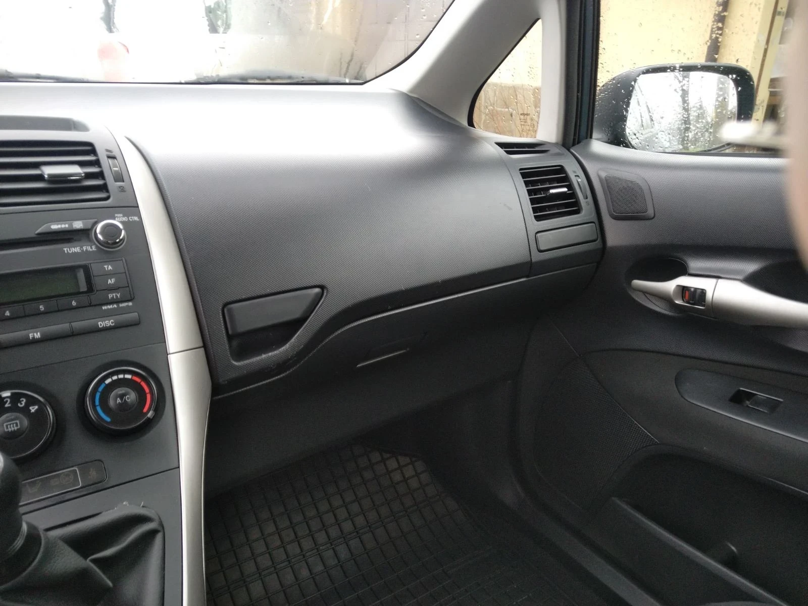 Toyota Auris, снимка 14 - Автомобили и джипове - 54730980