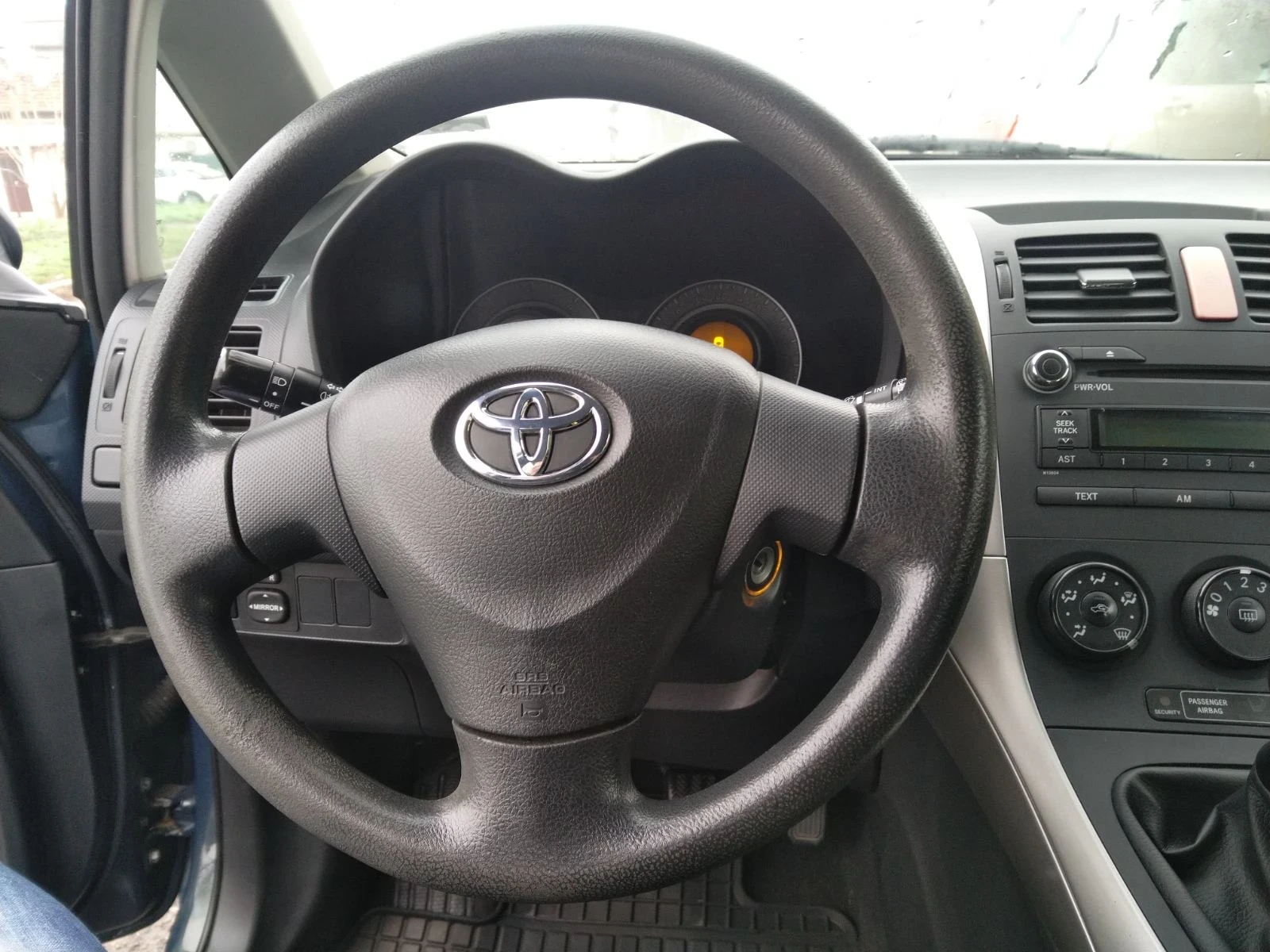 Toyota Auris, снимка 13 - Автомобили и джипове - 54730980
