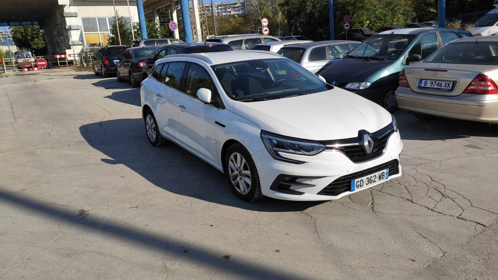 Renault Megane 1.5 dci, снимка 2 - Автомобили и джипове - 56322812