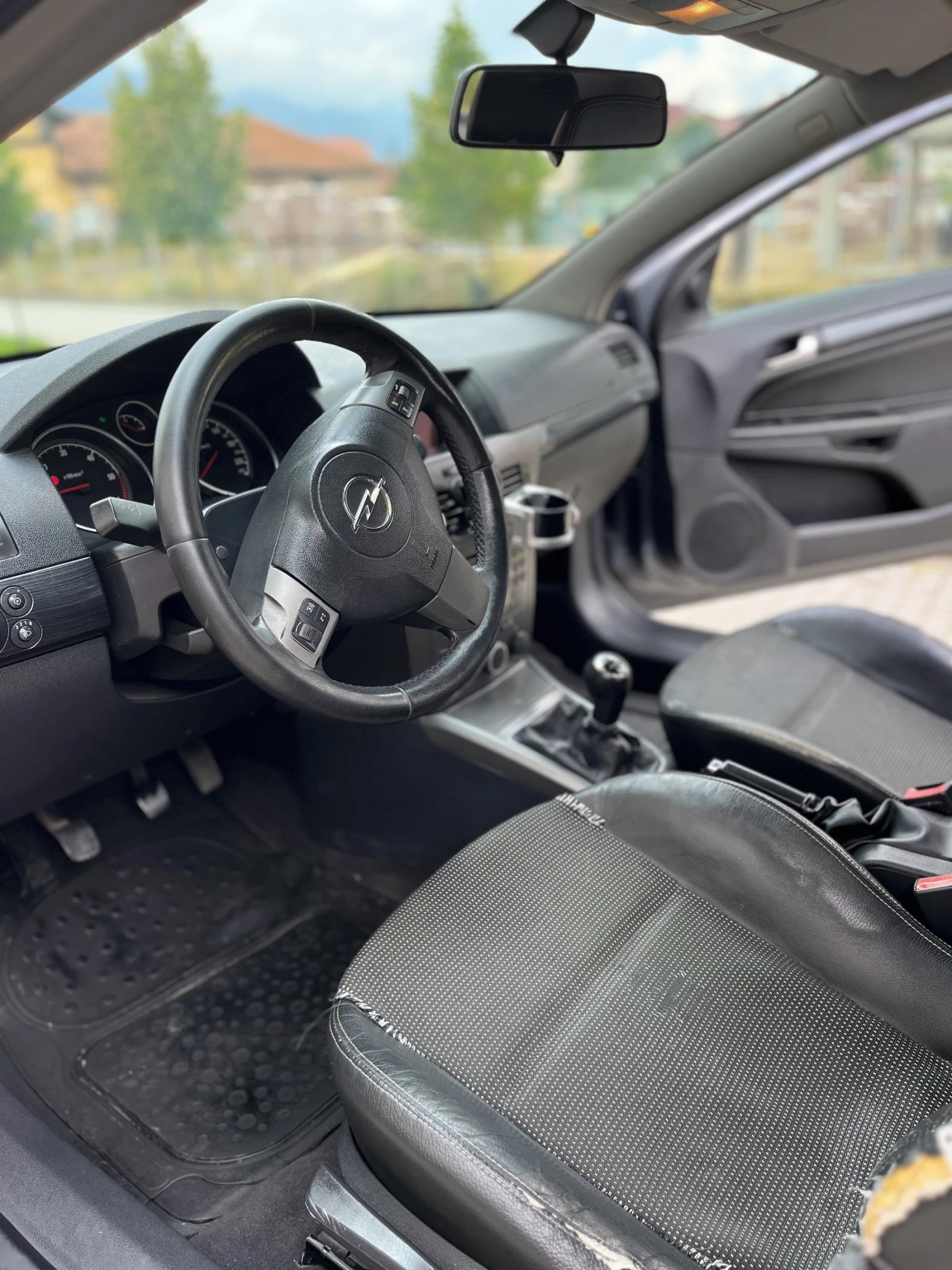 Opel Astra 1.9 CDTI , снимка 8 - Автомобили и джипове - 56339419