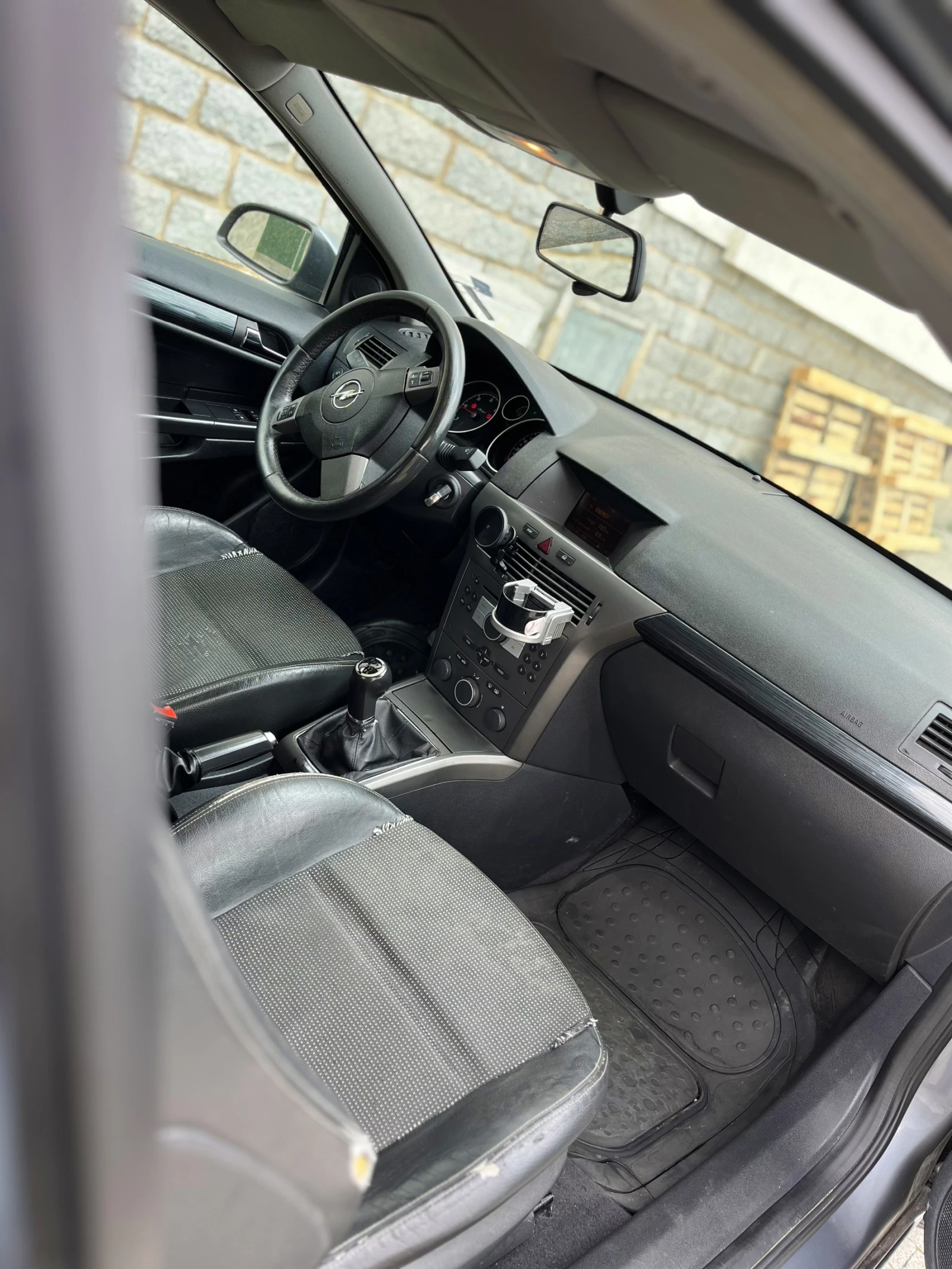 Opel Astra 1.9 CDTI , снимка 7 - Автомобили и джипове - 56339419