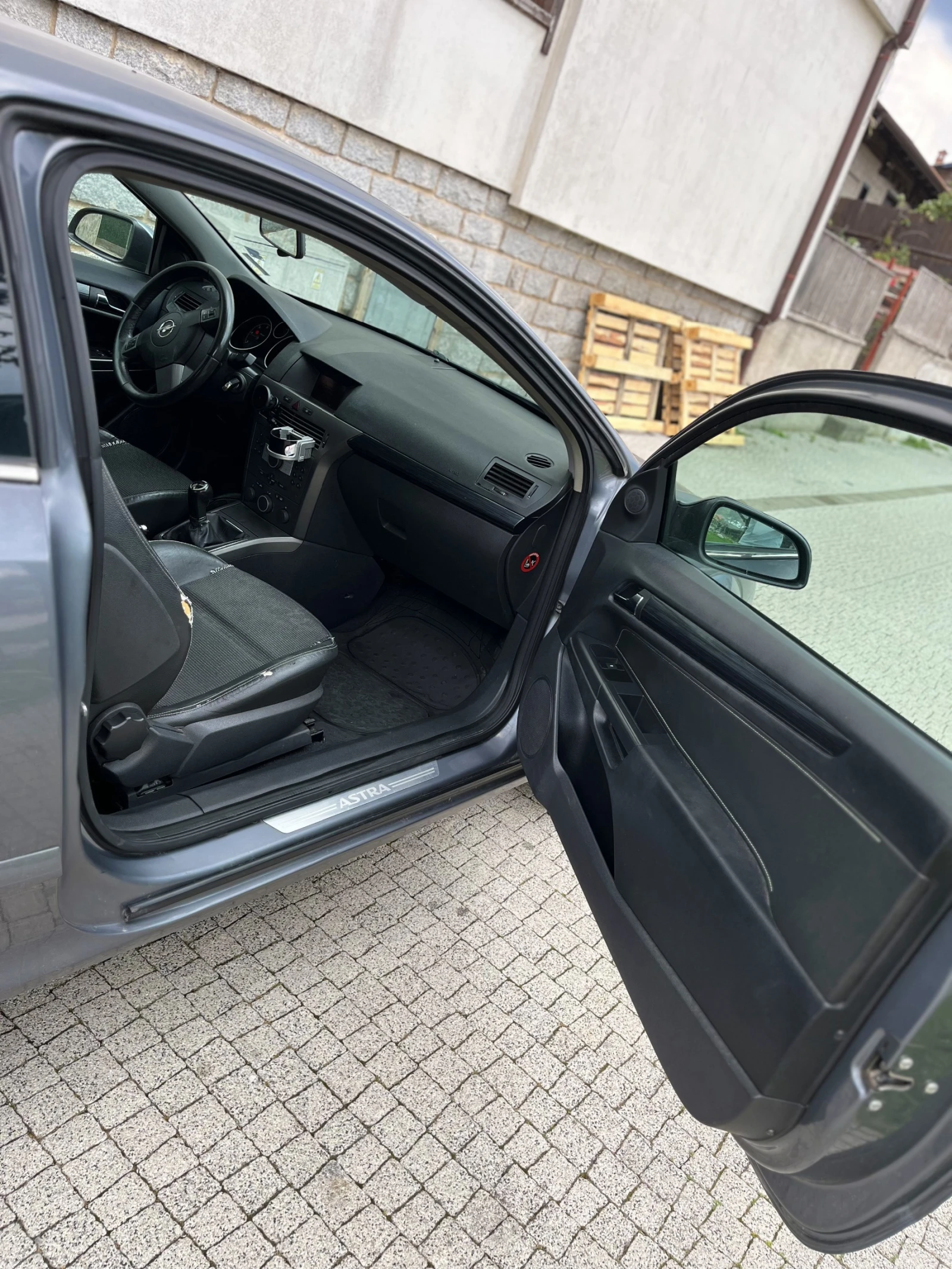 Opel Astra 1.9 CDTI , снимка 6 - Автомобили и джипове - 56339419