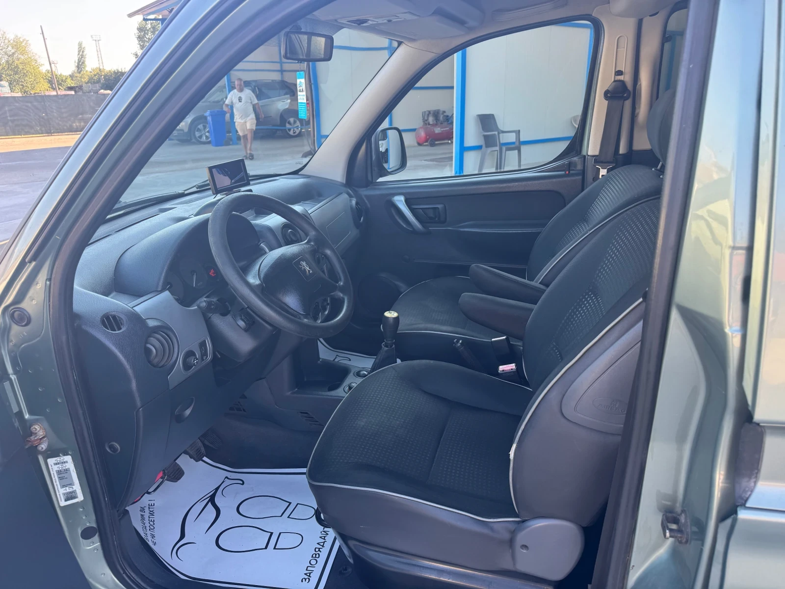 Peugeot Partner 1.6 бензин , снимка 13 - Автомобили и джипове - 56717038