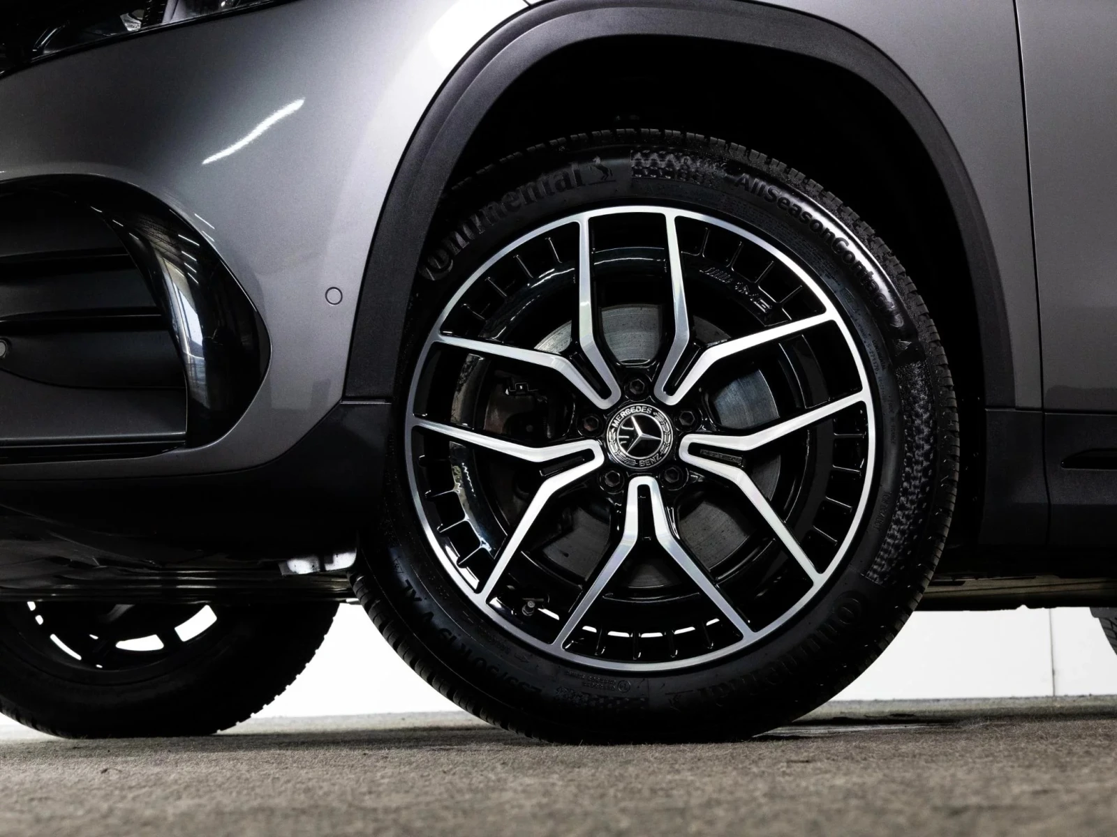 Mercedes-Benz EQA 250 AMG Line - изображение 3