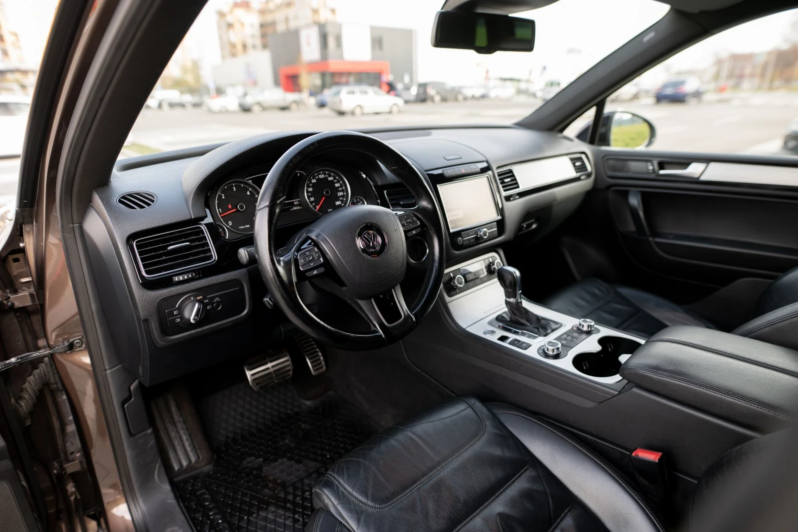 VW Touareg 4.2TDI 360cam - изображение 10