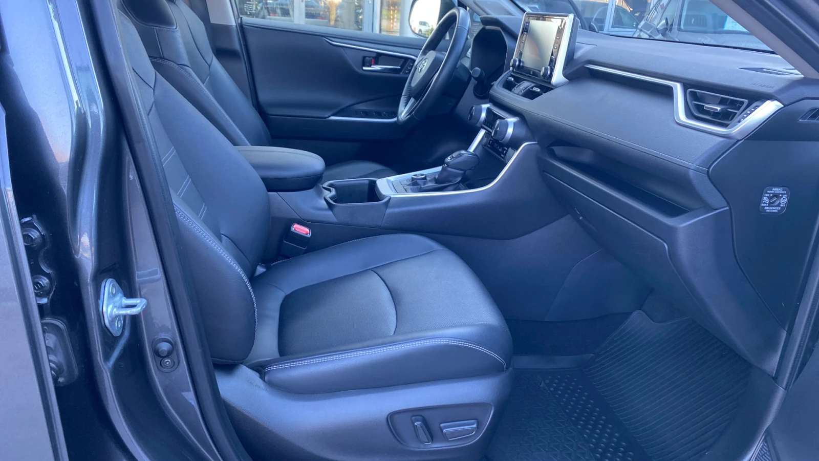 Toyota Rav4 2.5 HEV, Luxury Premium, 4x4, Pano - изображение 8