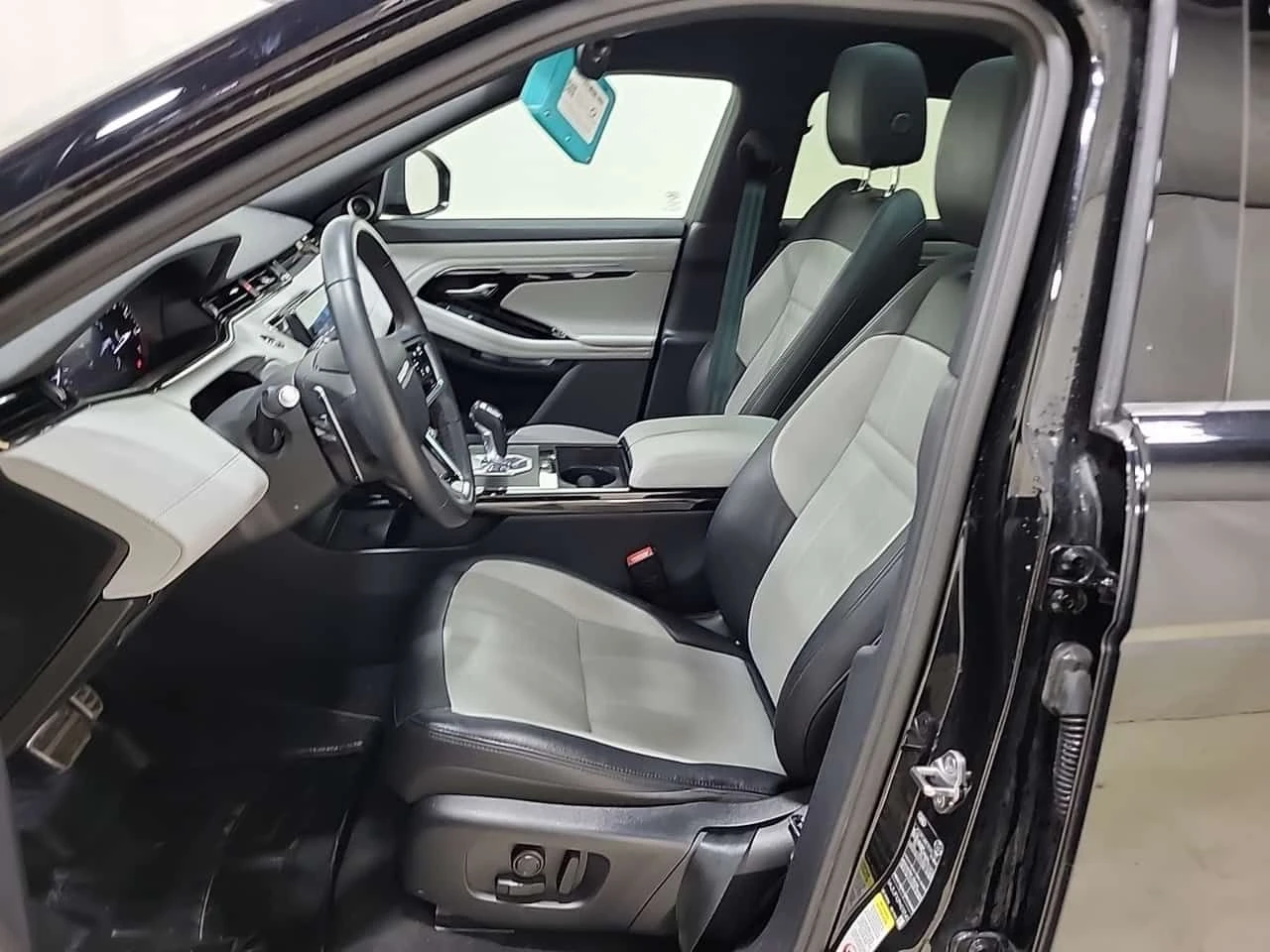 Land Rover Range Rover Evoque R DYNAMIC SE| PANORAMA| 2 КЛЮЧА| AMBIENT| , снимка 10 - Автомобили и джипове - 54412245