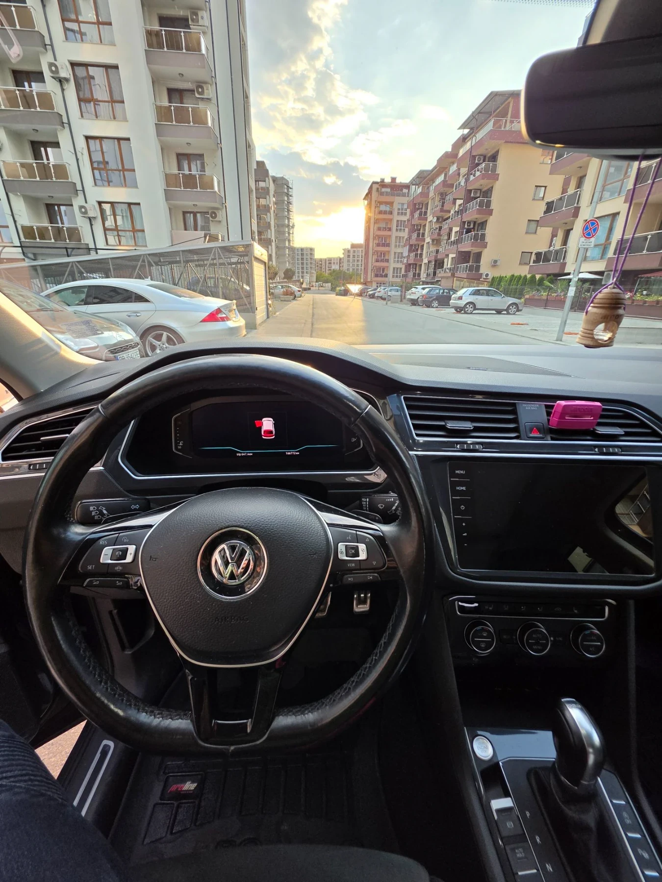 VW Tiguan, снимка 2 - Автомобили и джипове - 55579154