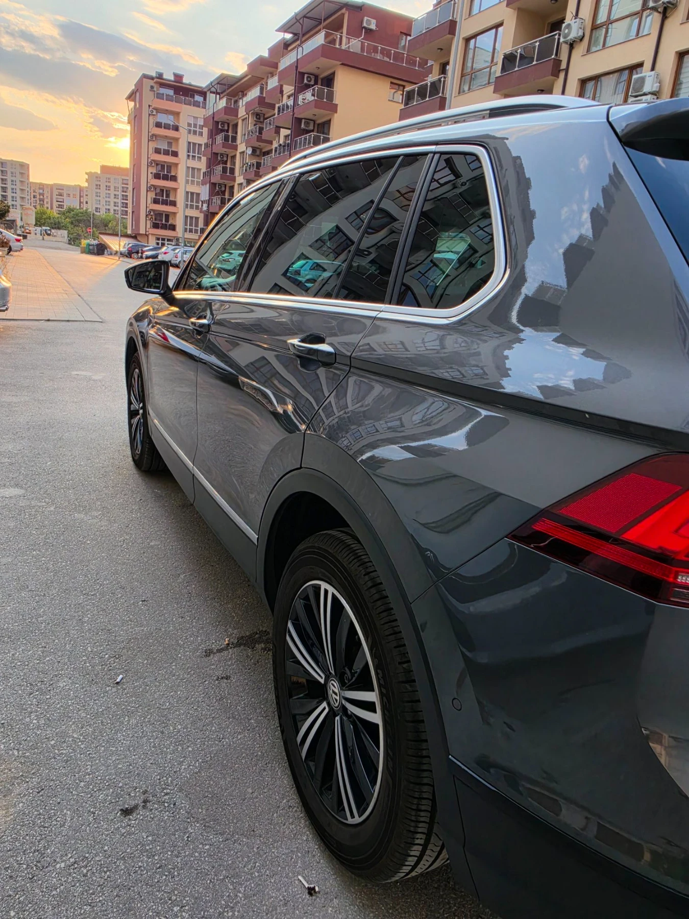 VW Tiguan, снимка 17 - Автомобили и джипове - 55579154
