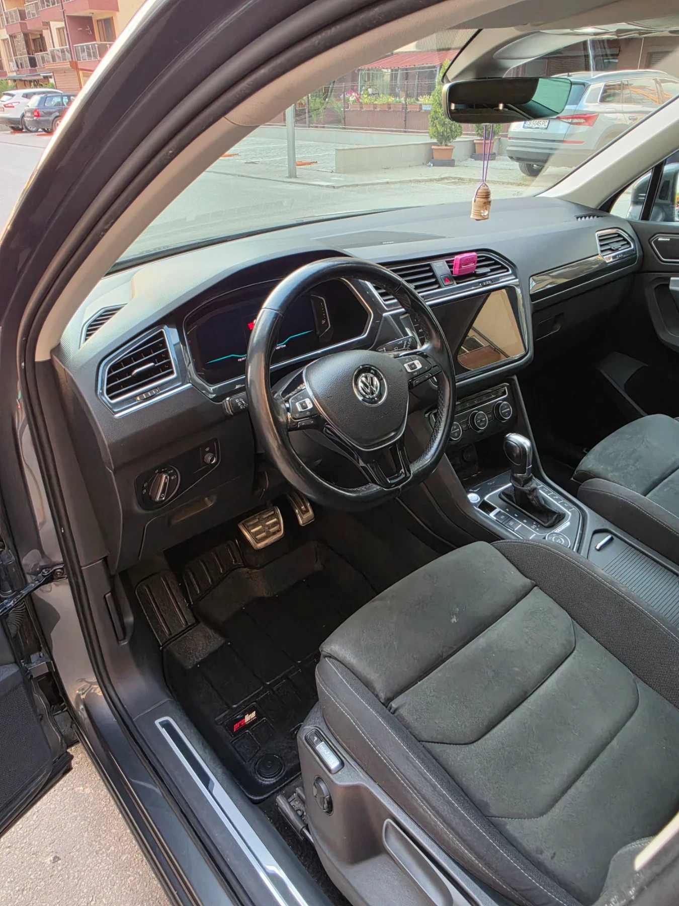 VW Tiguan, снимка 8 - Автомобили и джипове - 55579154