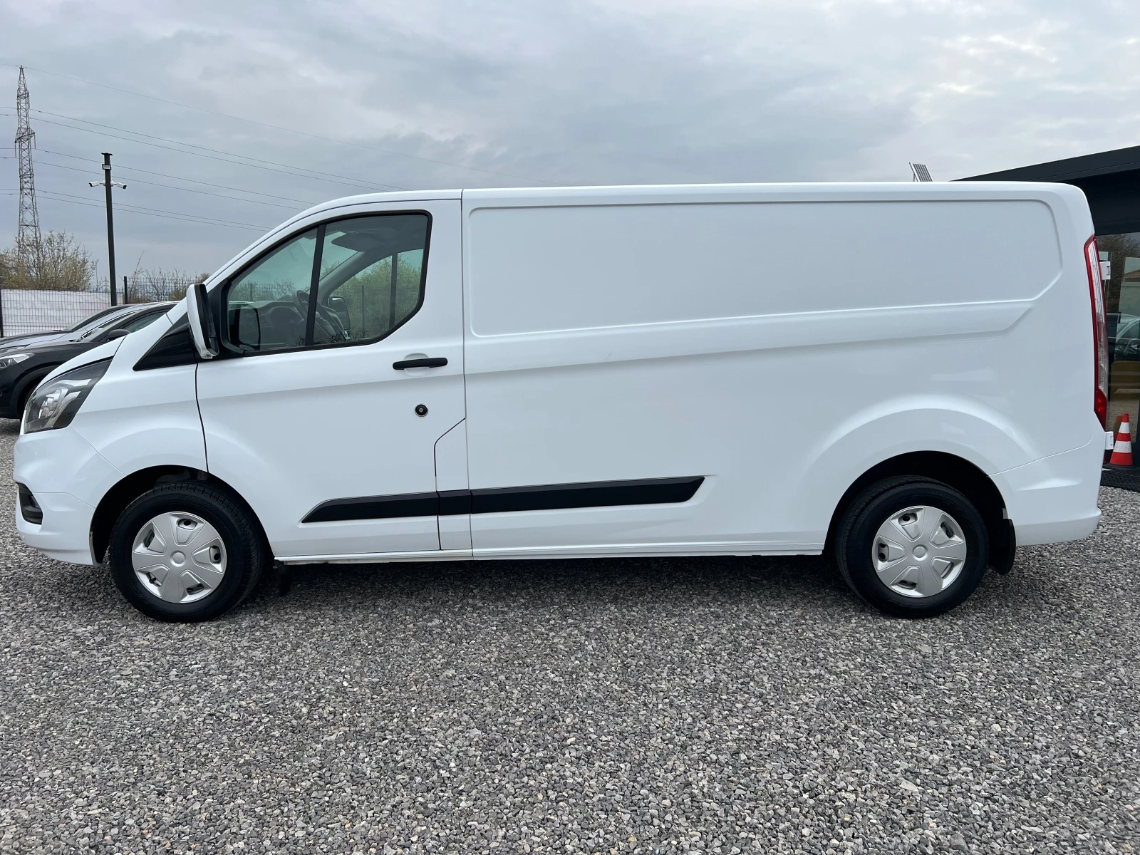 Ford Transit Custom 2.0TDCi ДЪЛГА БАЗА/3-МЕСТЕН/LED/PDC/Серв. история/, снимка 2 - Бусове и автобуси - 54213356