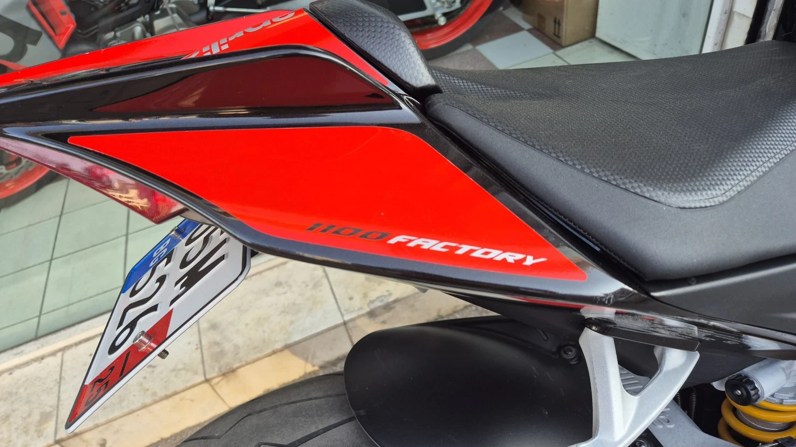Aprilia Tuono V4 1100 FACTORY  - изображение 8