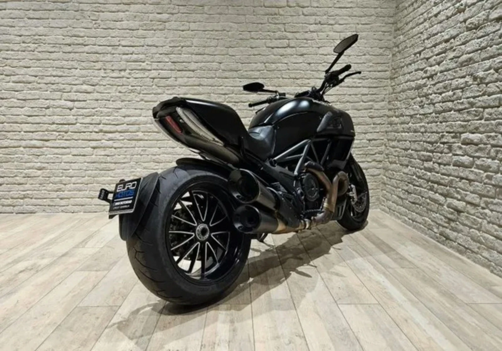 Ducati Diavel 1200 Dark Carbon - изображение 5