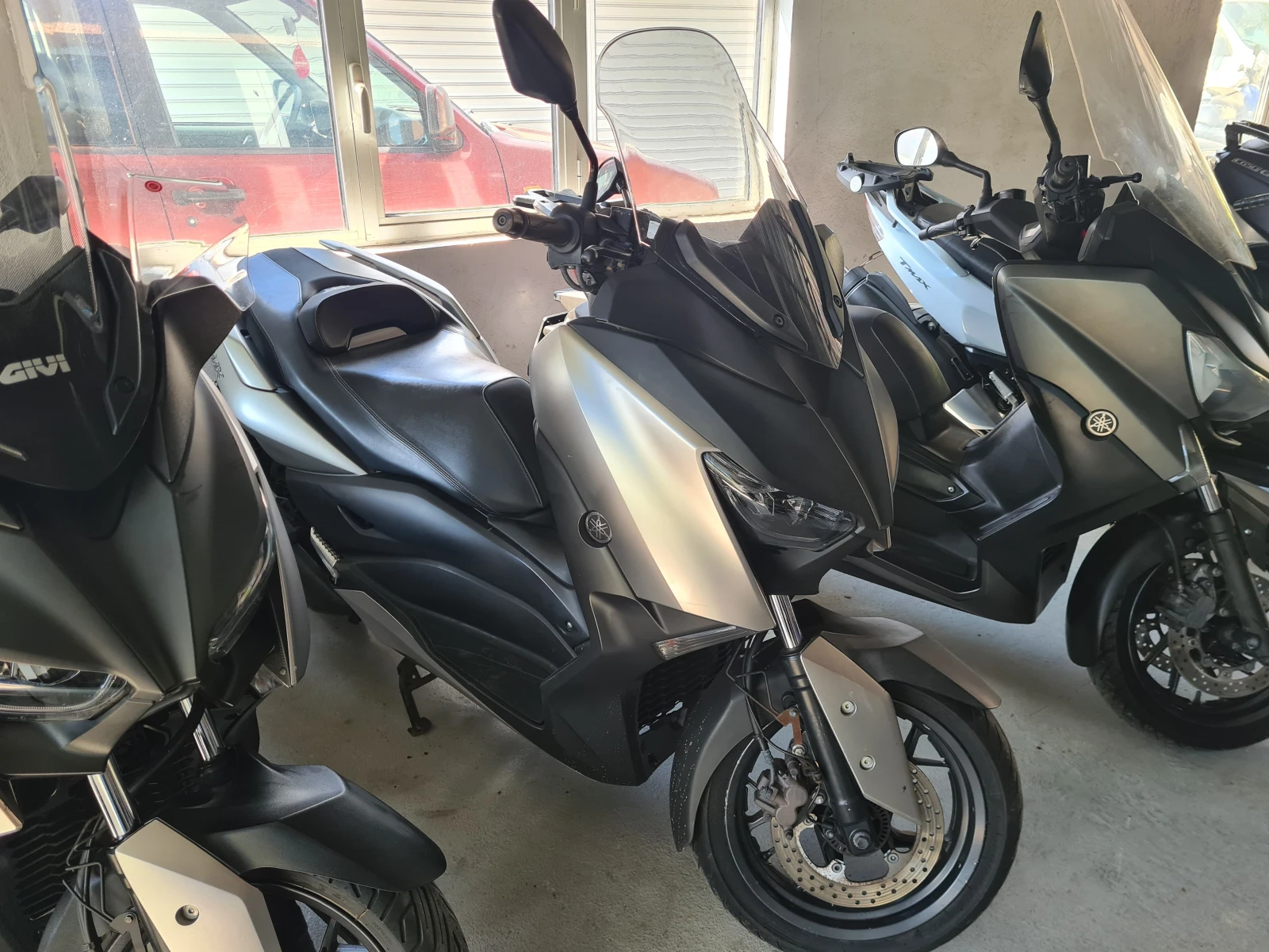 Yamaha X-max 300i ABS/TCS, снимка 2 - Мотоциклети и мототехника - 54417026