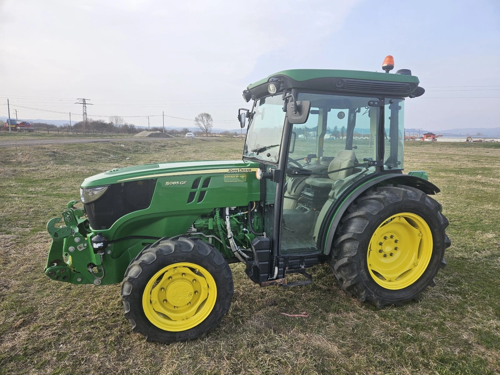 Трактор John Deere 5085 GF - изображение 5