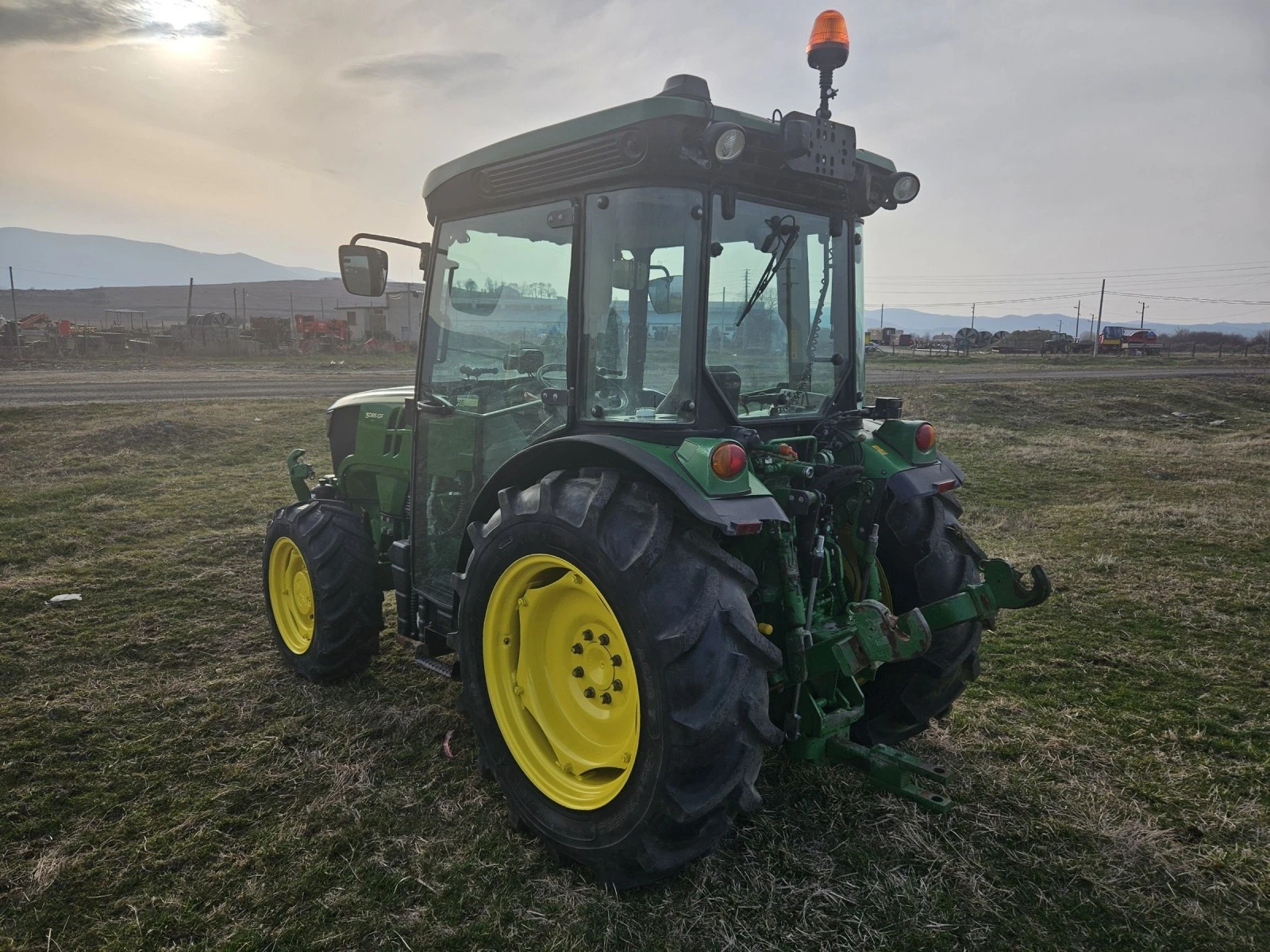 Трактор John Deere 5085 GF - изображение 10