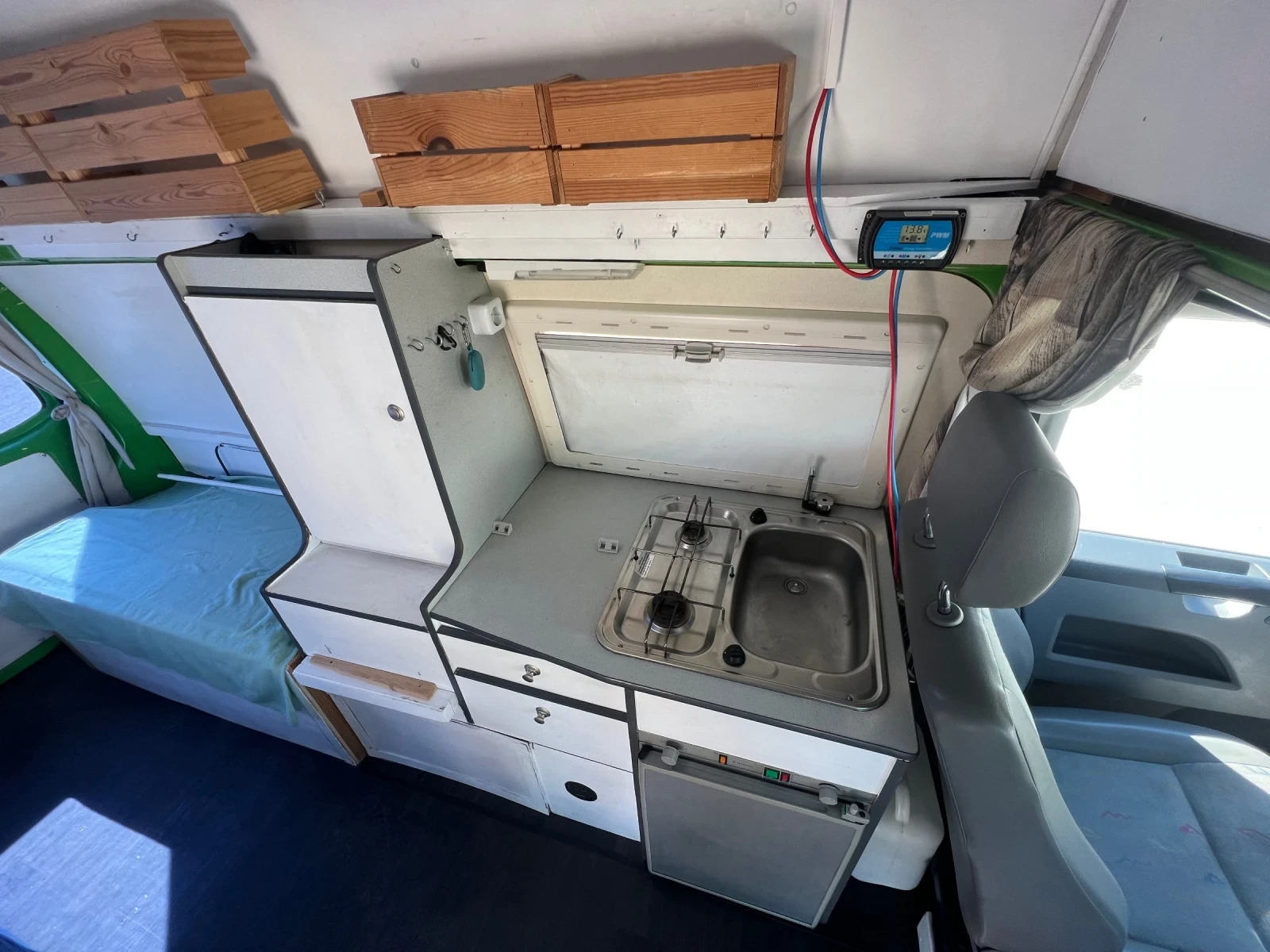 Кемпер VW Т5/ Газ/ Солар/ 12-220v, снимка 12 - Каравани и кемпери - 54309662