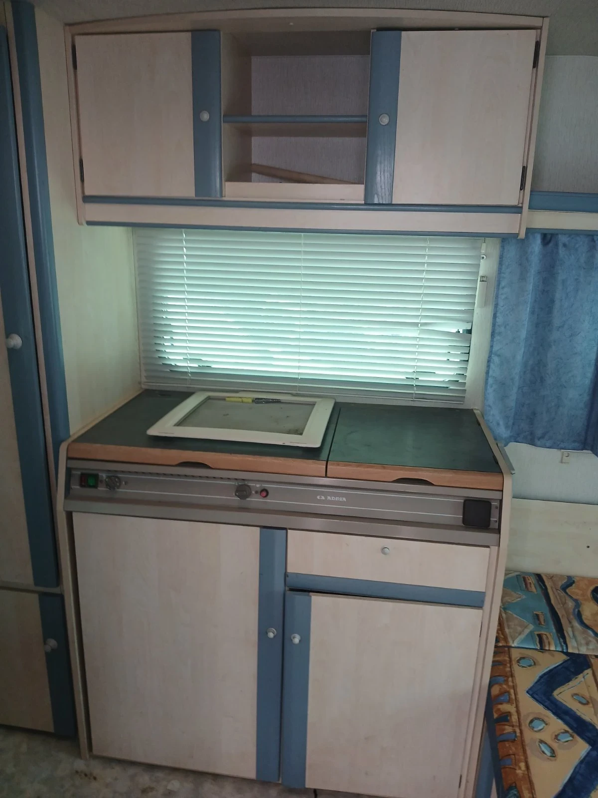 Каравана Adria 502DK, снимка 8 - Каравани и кемпери - 54812752