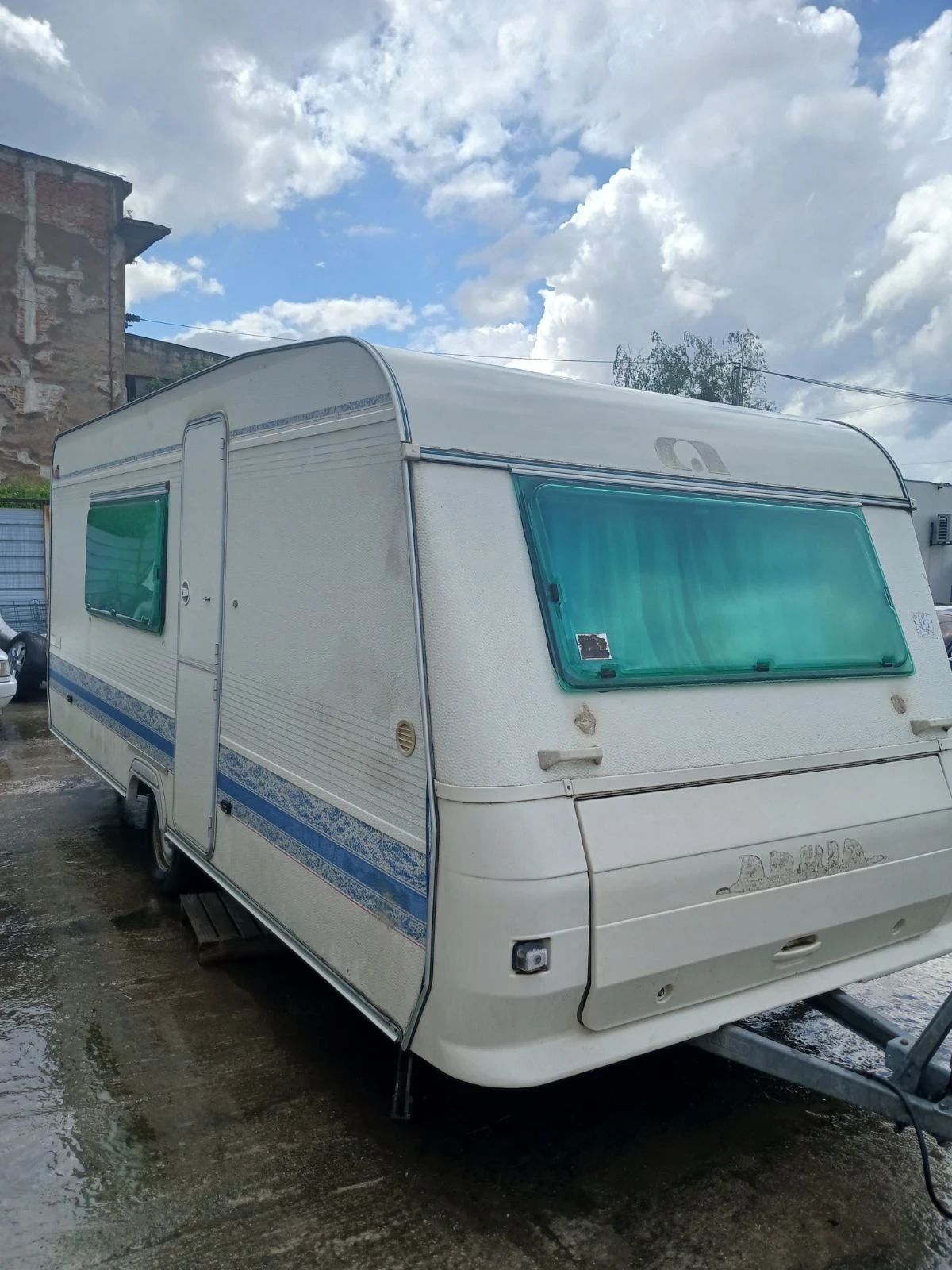 Каравана Adria 502DK, снимка 2 - Каравани и кемпери - 54812752