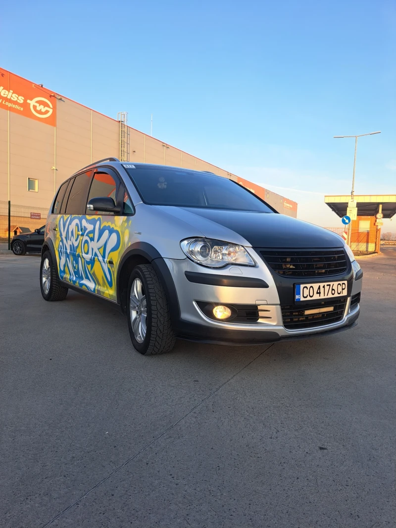 VW Touran Cross DSG , снимка 2 - Автомобили и джипове - 47920626