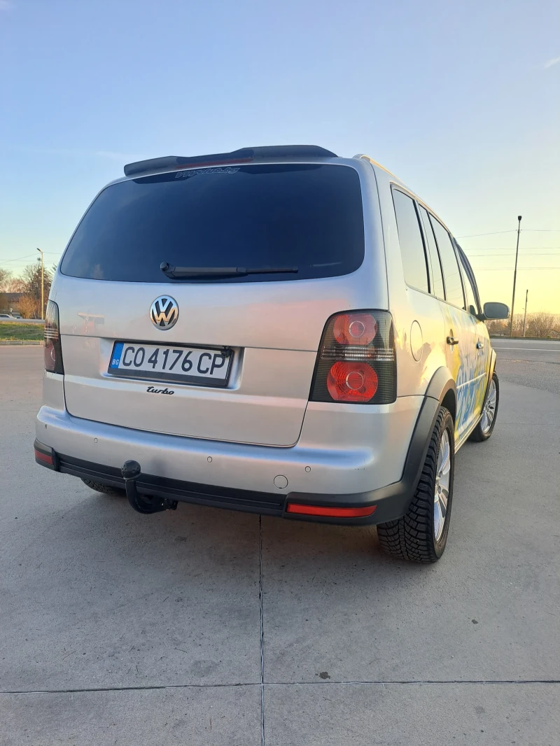 VW Touran Cross DSG , снимка 5 - Автомобили и джипове - 47920626