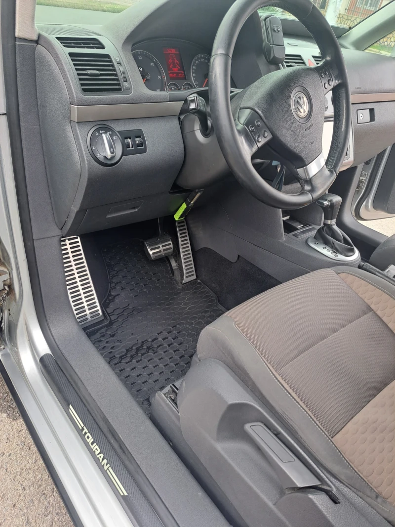 VW Touran Cross DSG , снимка 8 - Автомобили и джипове - 47808610