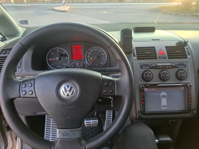 VW Touran Cross DSG , снимка 8 - Автомобили и джипове - 47920626