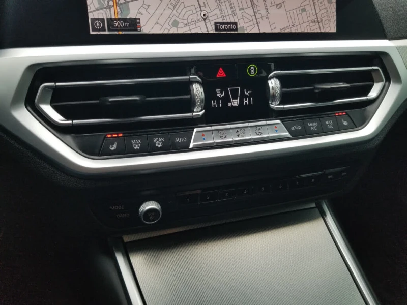 BMW 330 xDrive ПОДГРЕВ* CAM* KEYLESS* BLINDSPOT* , снимка 12 - Автомобили и джипове - 52734834