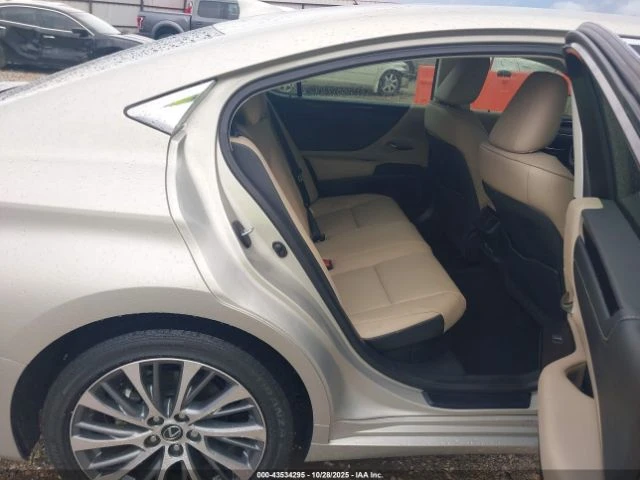 Lexus ES 300 H - изображение 8