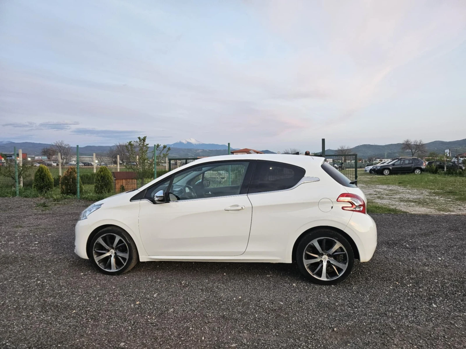 Peugeot 208 1.6 HDI 110к.с. - изображение 6