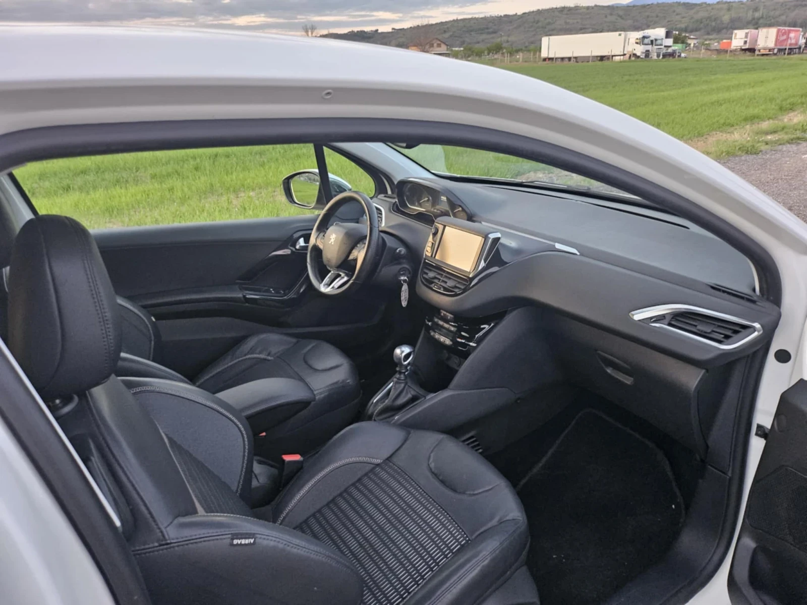 Peugeot 208 1.6 HDI 110к.с. - изображение 9