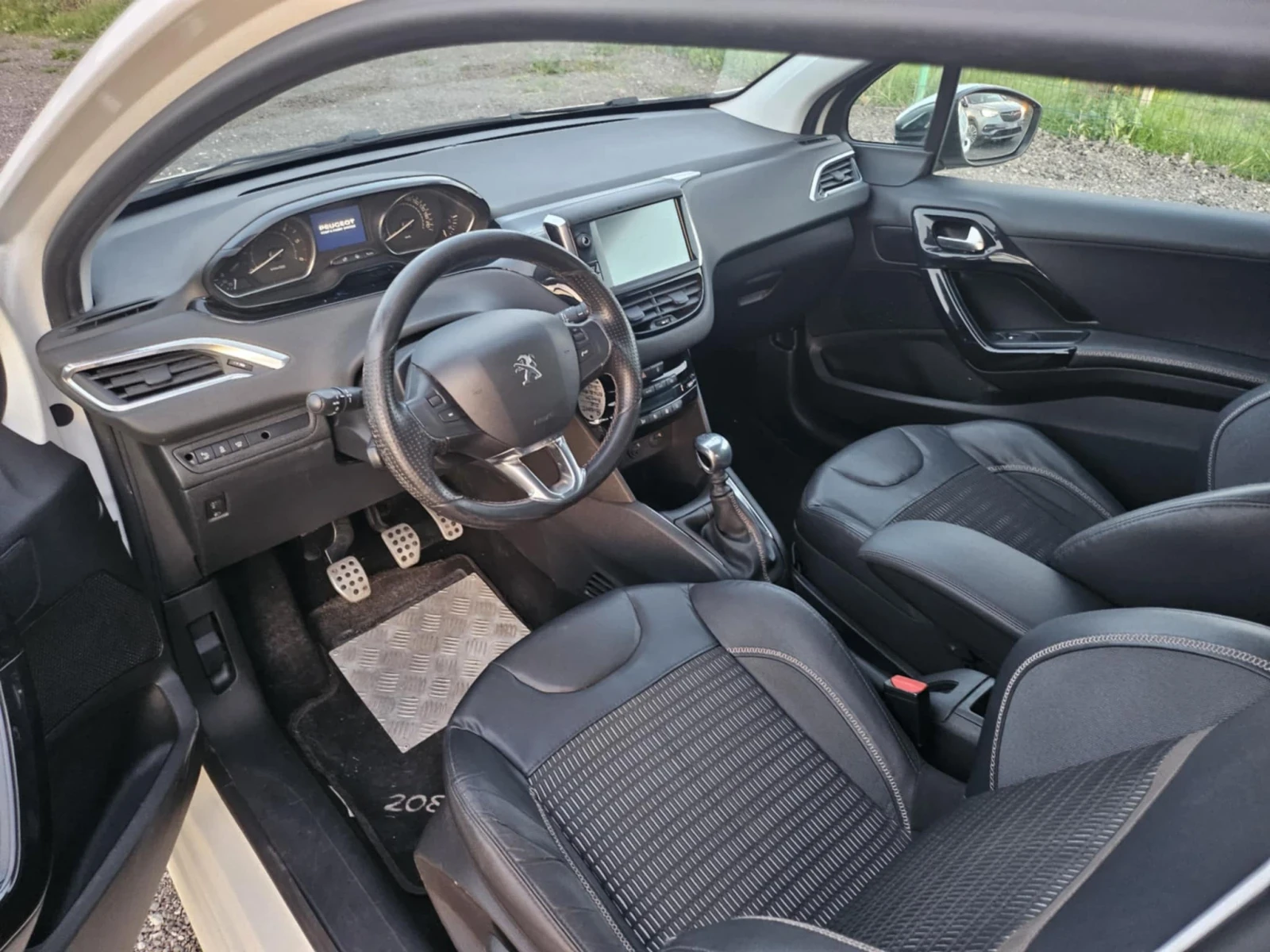 Peugeot 208 1.6 HDI 110к.с. - изображение 8