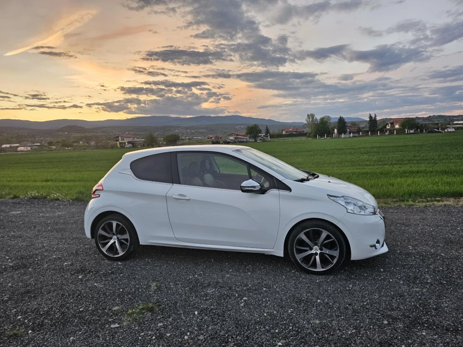 Peugeot 208 1.6 HDI 110к.с. - изображение 7