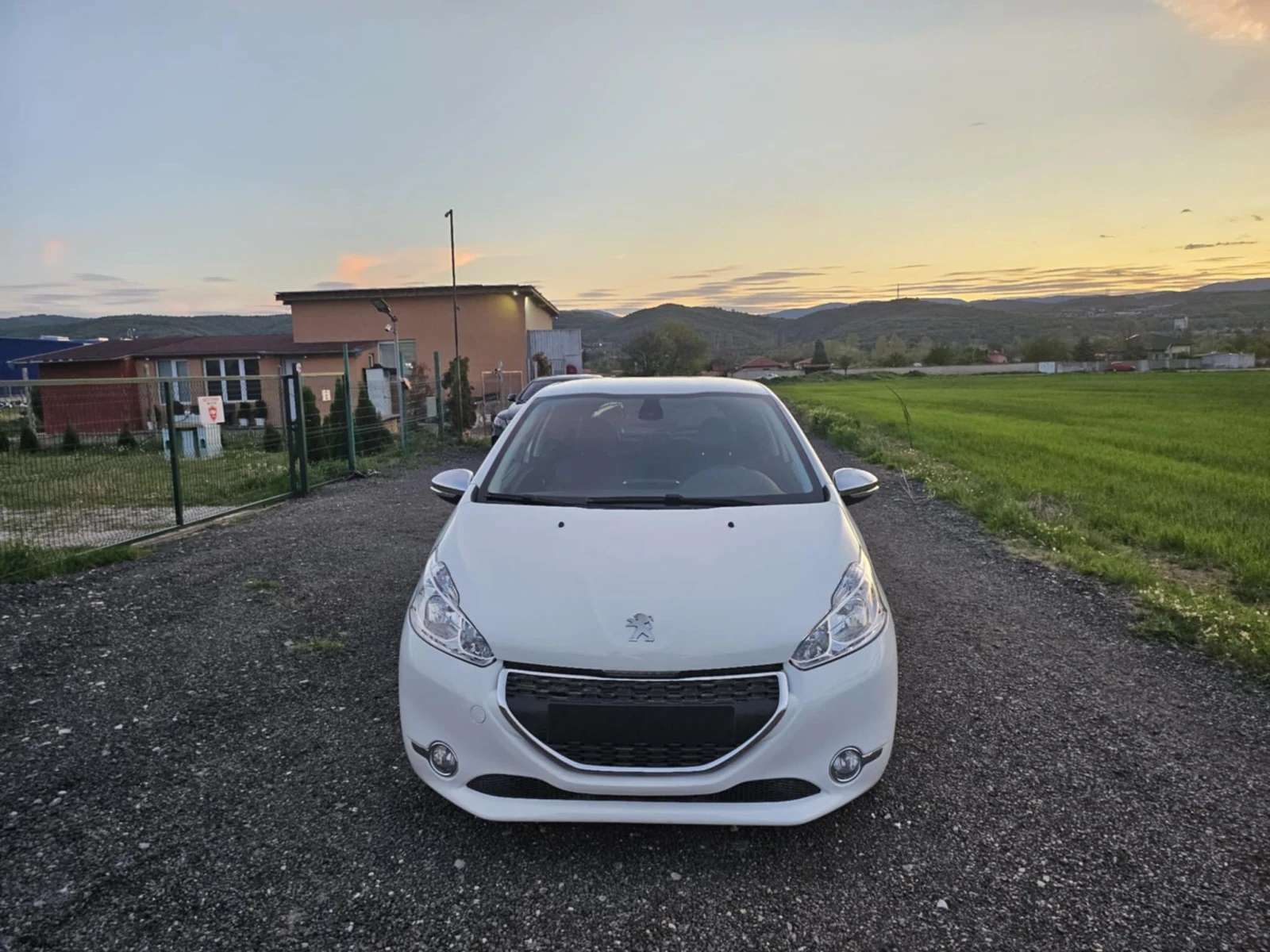 Peugeot 208 1.6 HDI 110к.с. - изображение 3