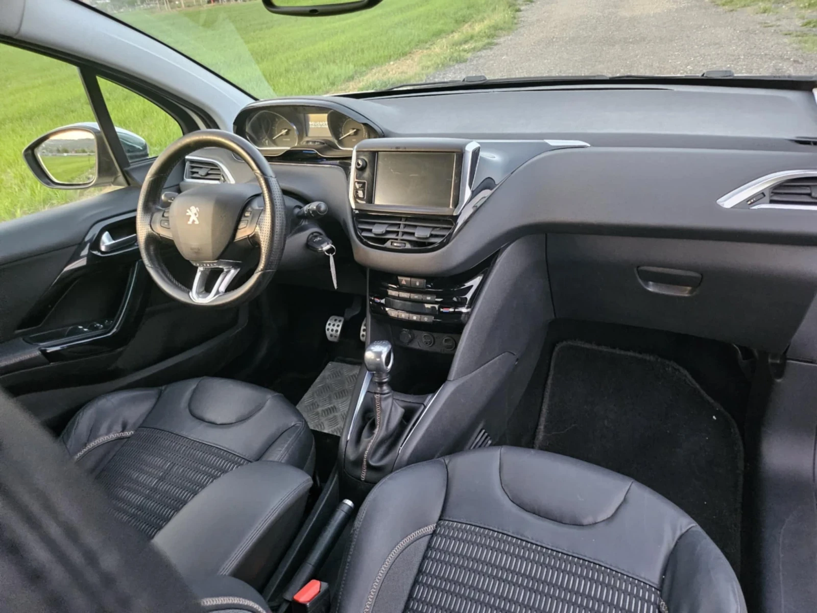 Peugeot 208 1.6 HDI 110к.с. - изображение 10