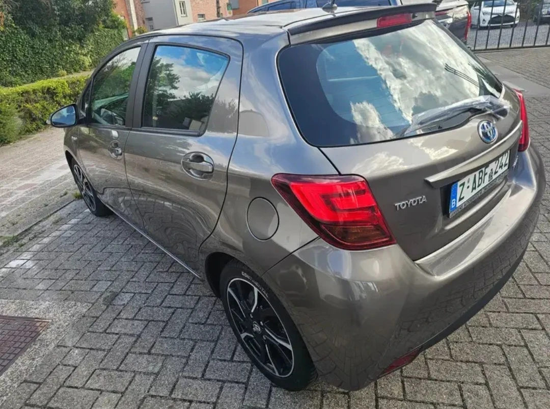 Toyota Yaris 1.5Hybrid - изображение 4