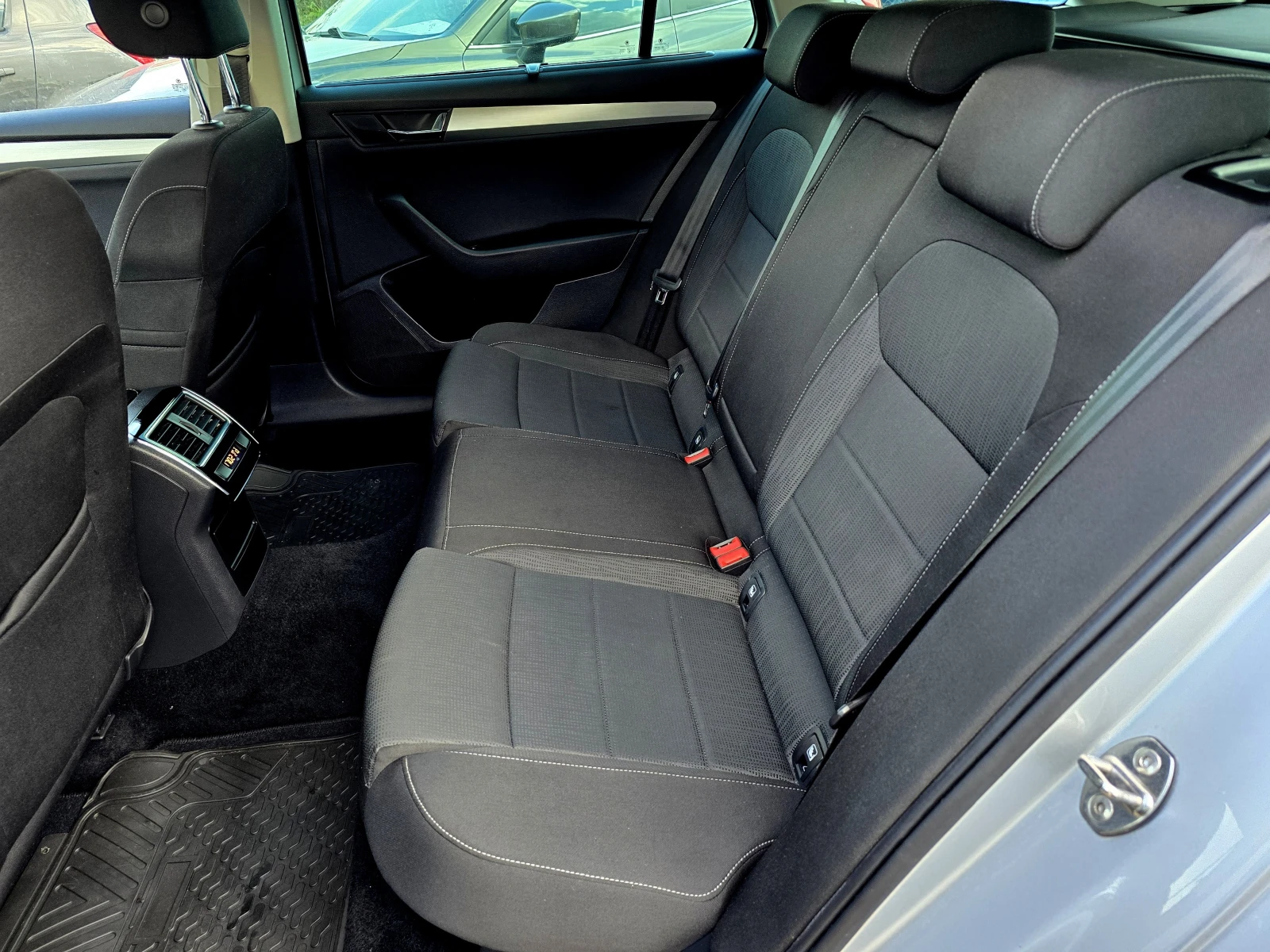 Skoda Superb  / /DISTRONIK/2.0TDI/150hp | Mobile.bg   11