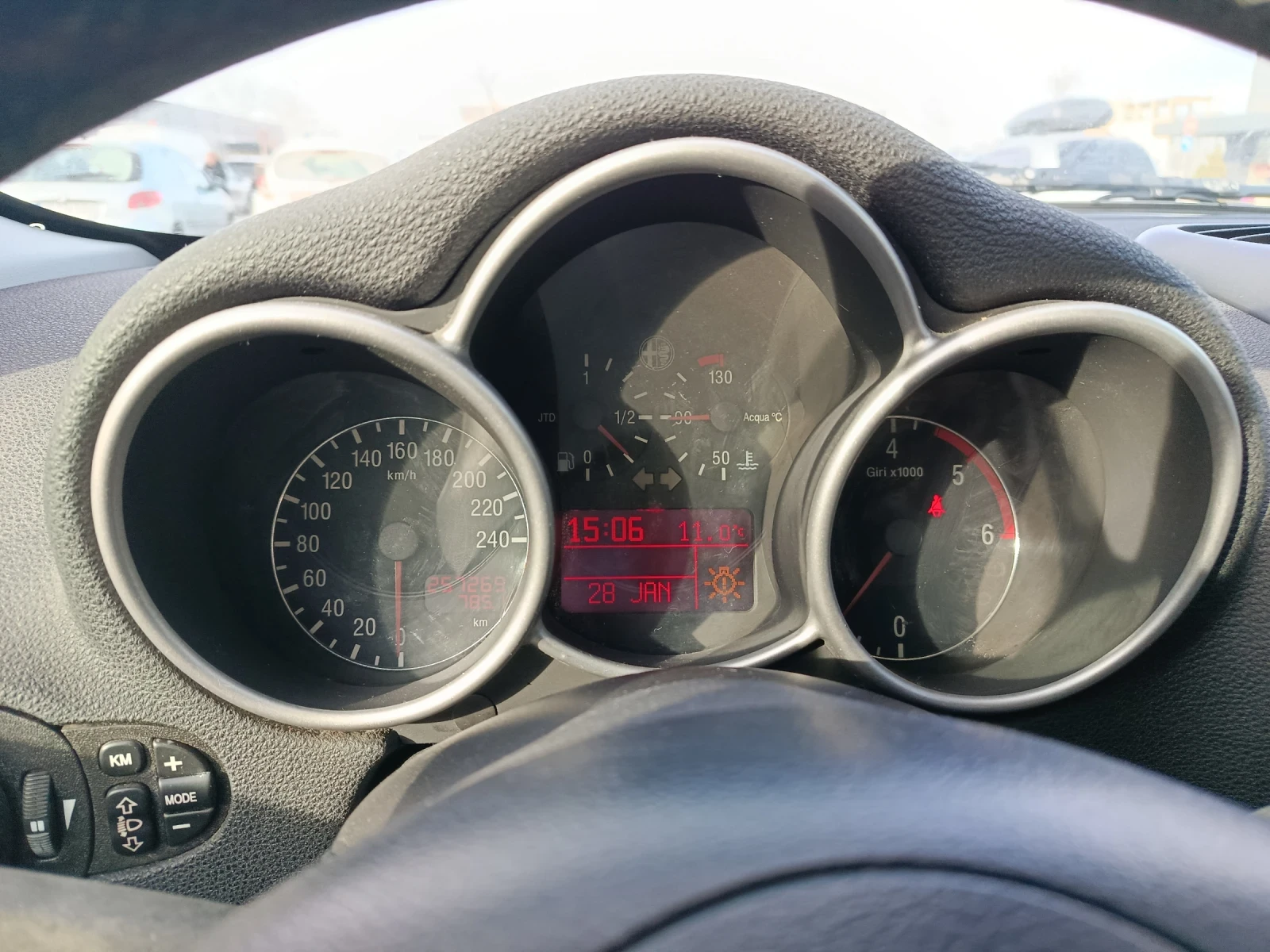 Alfa Romeo 147 1.9 JTD - изображение 6