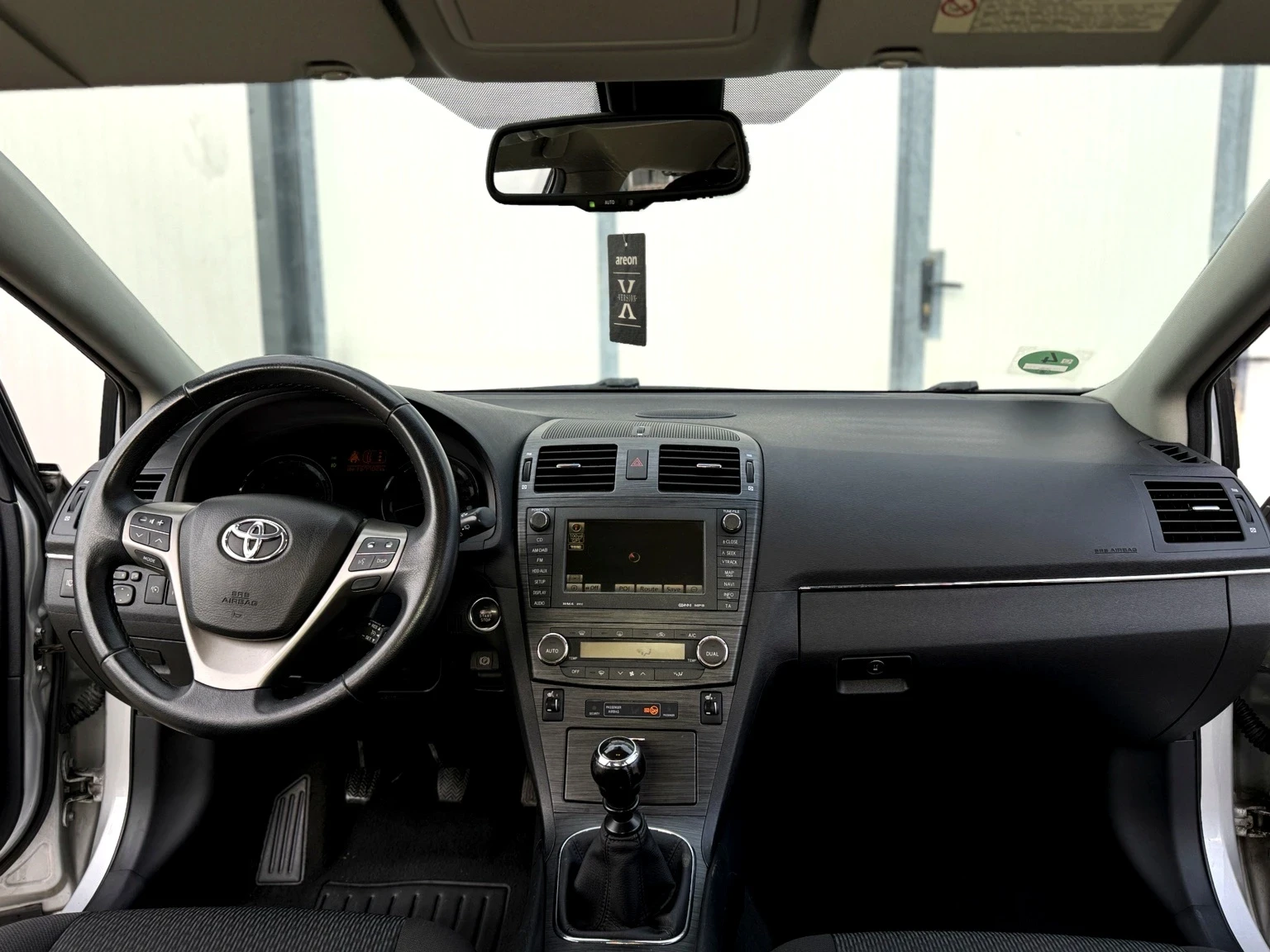 Toyota Avensis 2.0 Valvematic Executive| Камера| Ксенон| Keyless, снимка 8 - Автомобили и джипове - 54073118