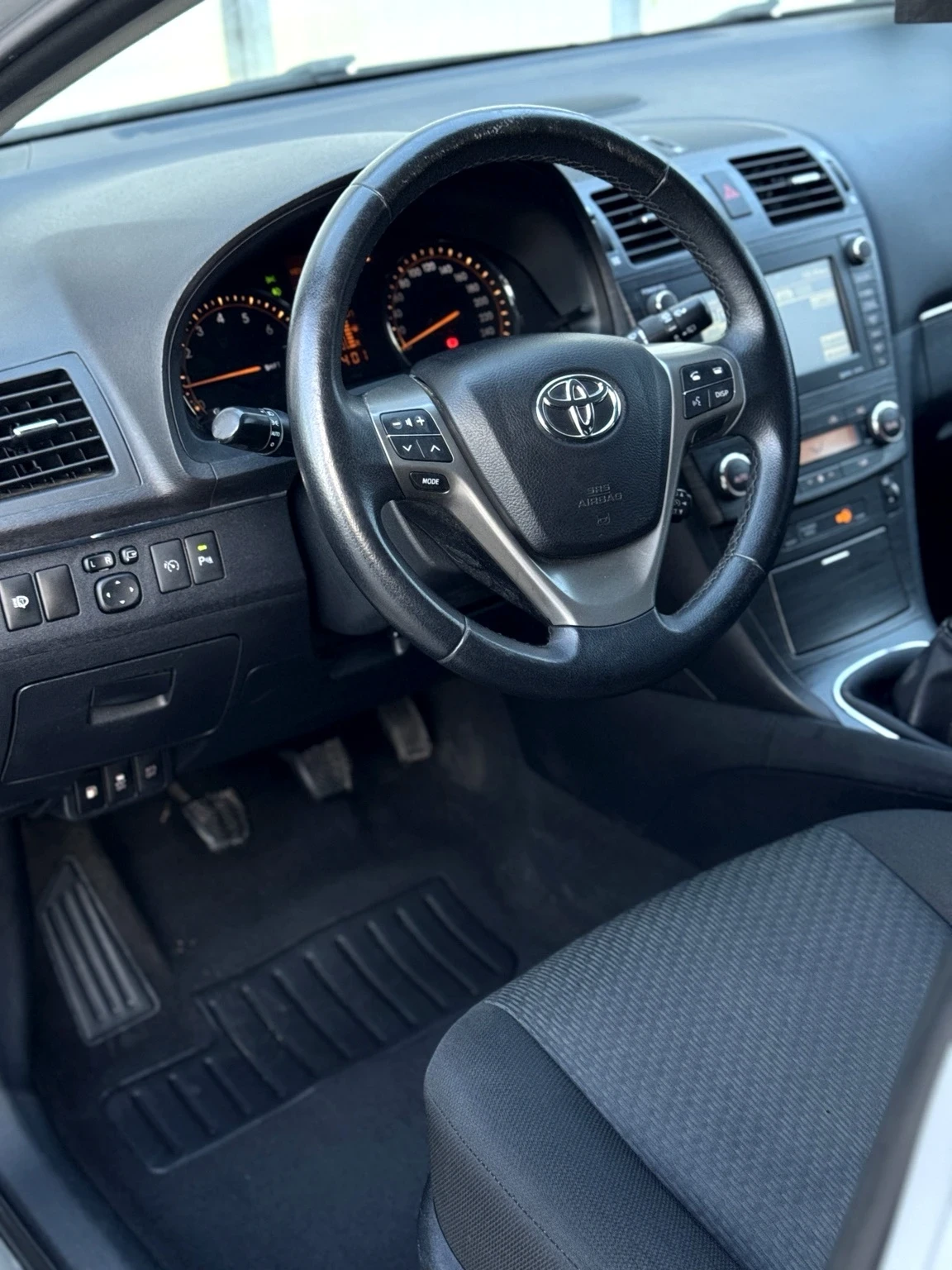 Toyota Avensis 2.0 Valvematic Executive| Камера| Ксенон| Keyless, снимка 10 - Автомобили и джипове - 54073118