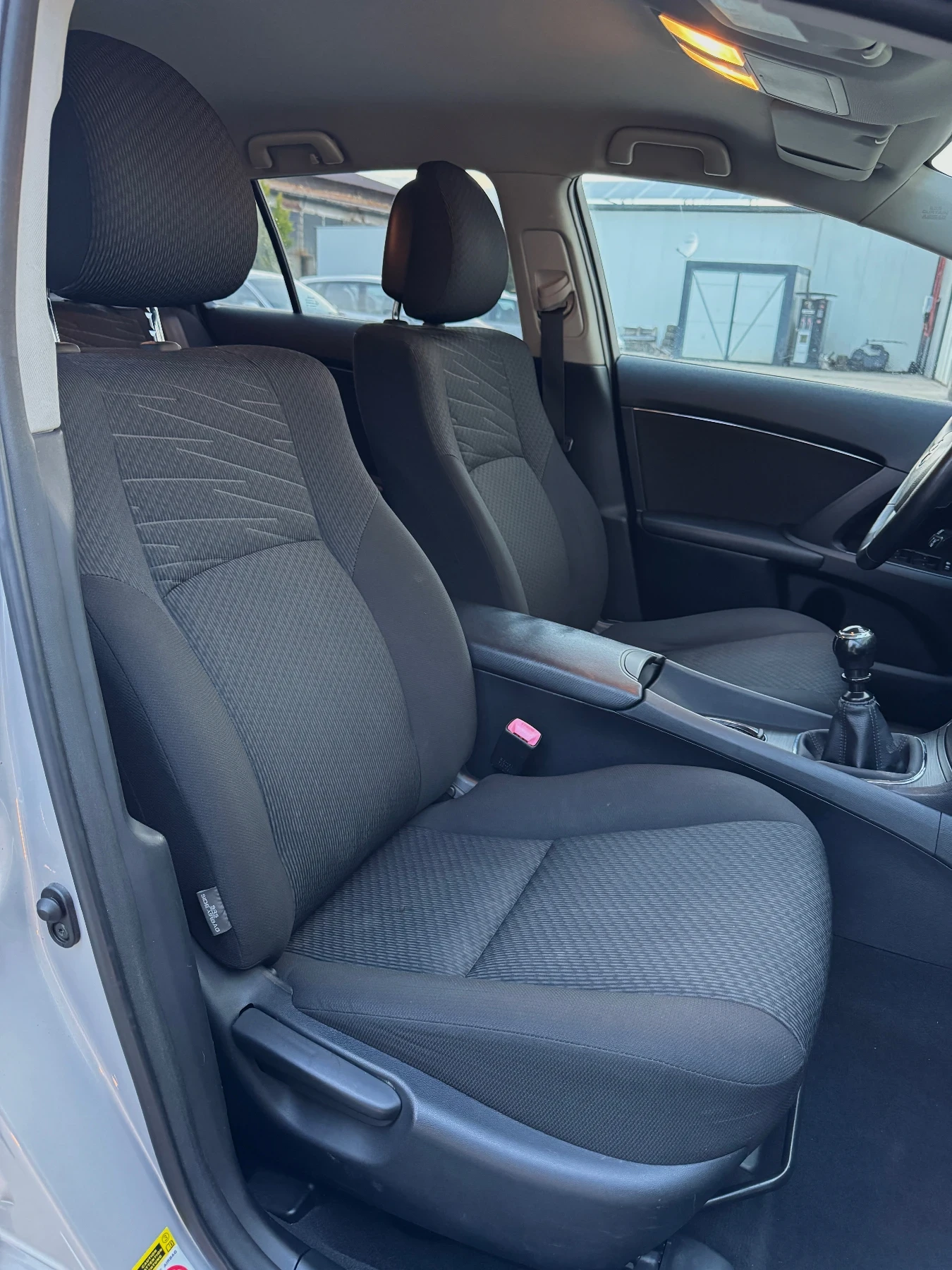 Toyota Avensis 2.0 Valvematic Executive| Камера| Ксенон| Keyless, снимка 12 - Автомобили и джипове - 54073118